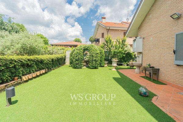 casa indipendente in vendita a Besana in Brianza in zona Calò