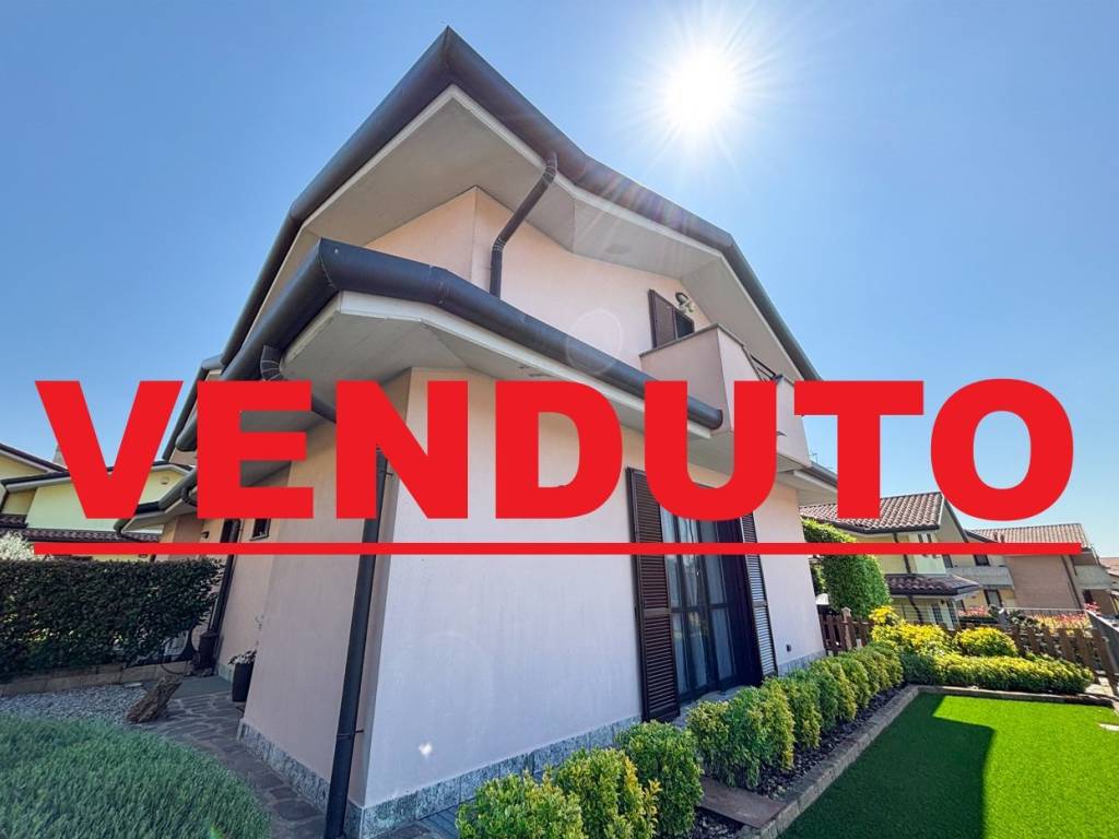 casa indipendente in vendita a Besana in Brianza