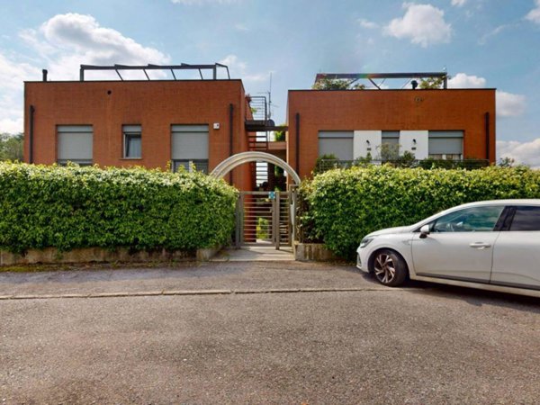 appartamento in vendita a Besana in Brianza in zona Montesiro