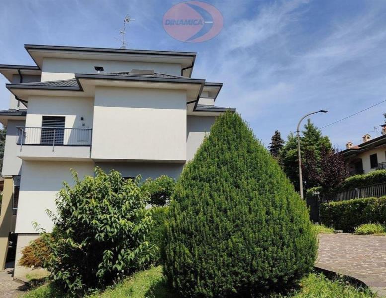 appartamento in vendita a Besana in Brianza in zona Montesiro