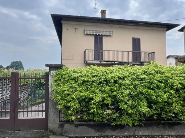casa indipendente in vendita a Besana in Brianza in zona Villa Raverio