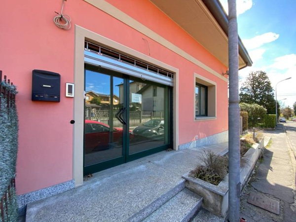 casa indipendente in vendita a Besana in Brianza in zona Villa Raverio