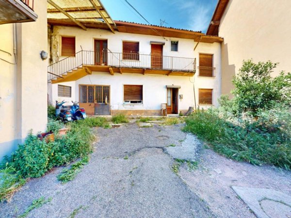 casa indipendente in vendita a Besana in Brianza in zona Montesiro