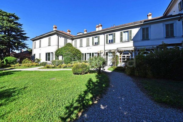 casa indipendente in vendita a Besana in Brianza in zona Villa Raverio