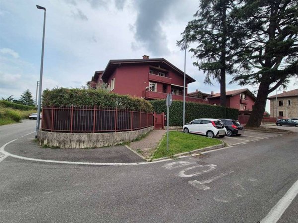 appartamento in vendita a Besana in Brianza in zona Villa Raverio