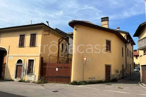 locale di sgombero in vendita a Besana in Brianza