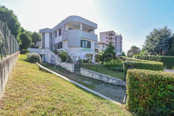casa indipendente in vendita a Besana in Brianza