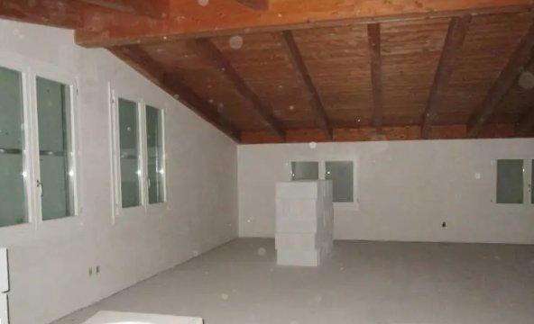 locale di sgombero in vendita a Besana in Brianza