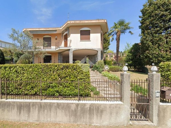 casa indipendente in vendita a Besana in Brianza