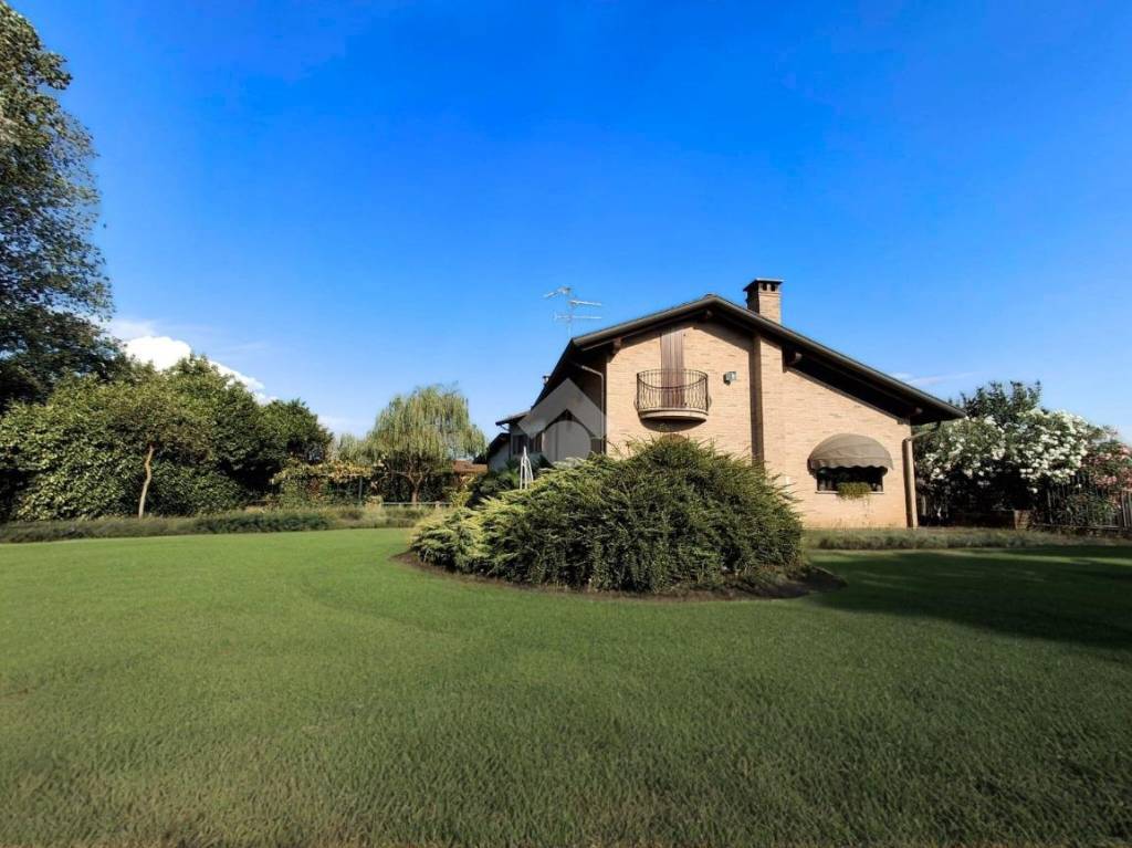 casa indipendente in vendita a Besana in Brianza