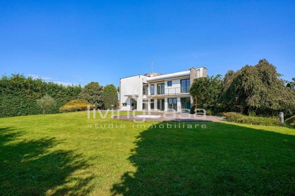 casa indipendente in vendita a Besana in Brianza in zona Villa Raverio