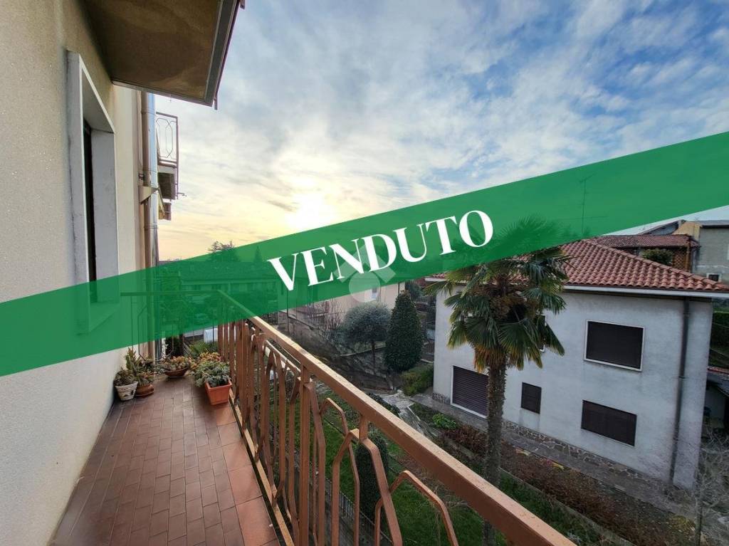 appartamento in vendita a Besana in Brianza in zona Villa Raverio