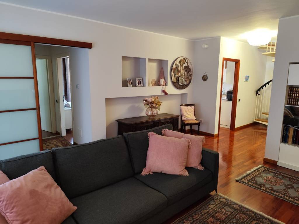 appartamento in vendita a Besana in Brianza in zona Calò