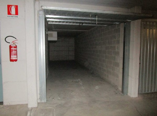 locale di sgombero in vendita a Besana in Brianza