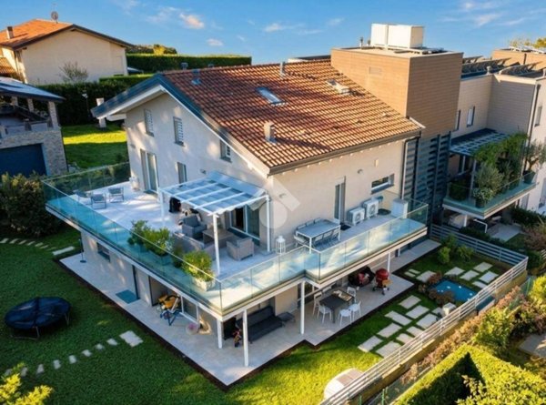 appartamento in vendita a Besana in Brianza