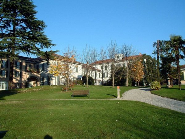 appartamento in vendita a Besana in Brianza in zona Villa Raverio