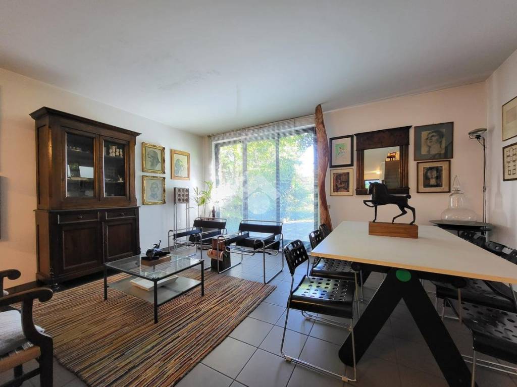 casa indipendente in vendita a Besana in Brianza in zona Montesiro