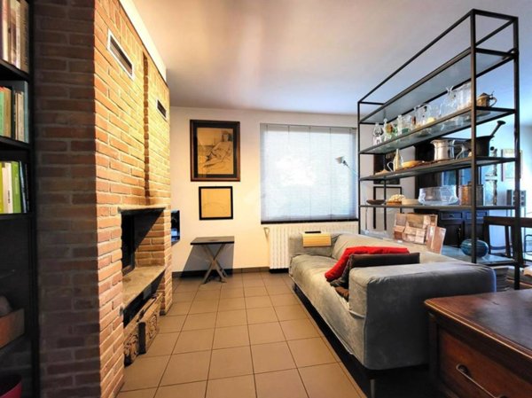 casa indipendente in vendita a Besana in Brianza in zona Montesiro