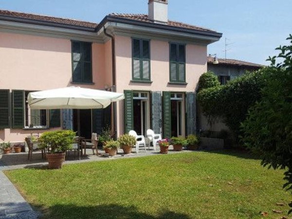 casa indipendente in vendita a Besana in Brianza in zona Villa Raverio