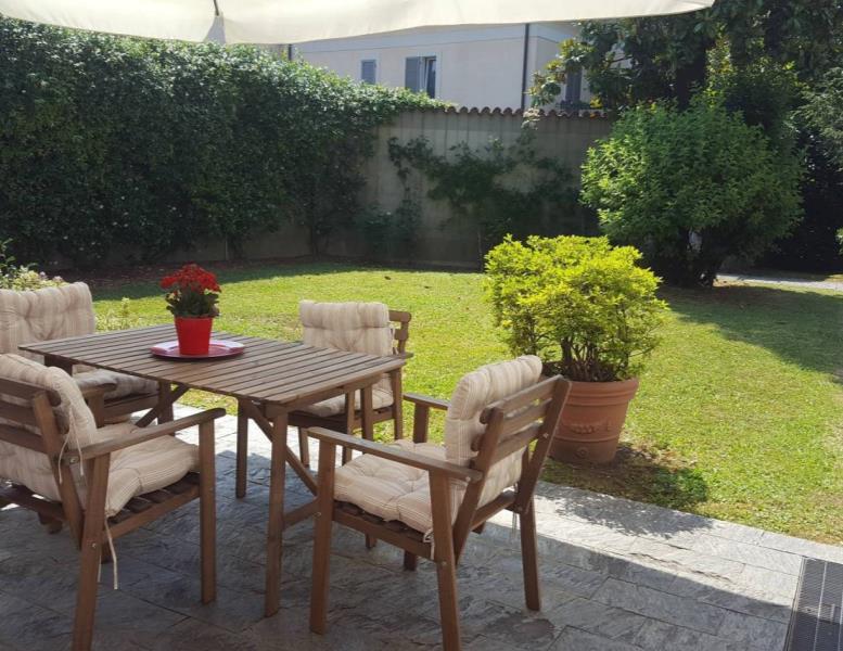 casa indipendente in vendita a Besana in Brianza in zona Villa Raverio