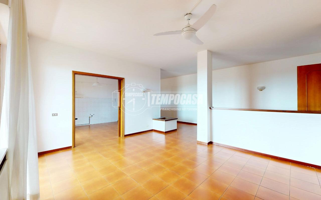 appartamento in vendita a Besana in Brianza in zona Montesiro