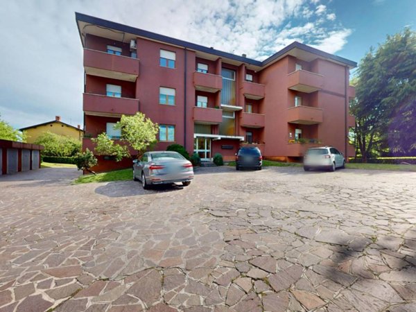 appartamento in vendita a Besana in Brianza in zona Montesiro