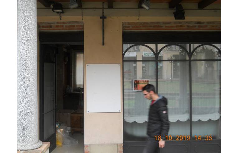 locale commerciale in vendita a Besana in Brianza