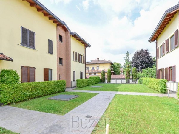 appartamento in vendita a Besana in Brianza in zona Calò