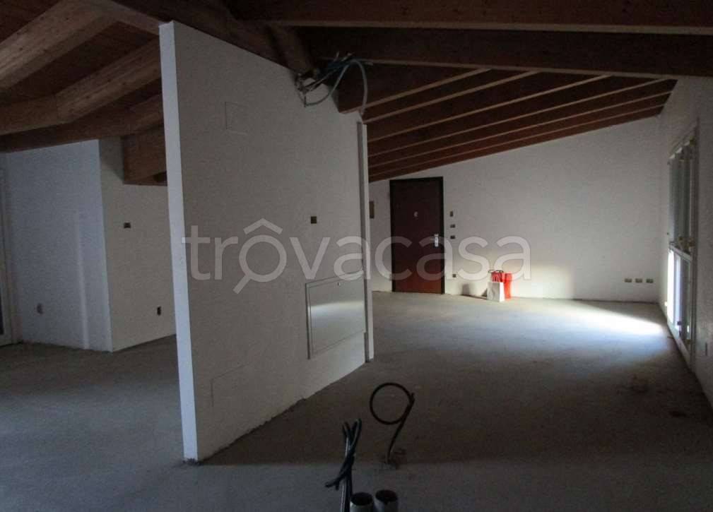 appartamento in vendita a Besana in Brianza