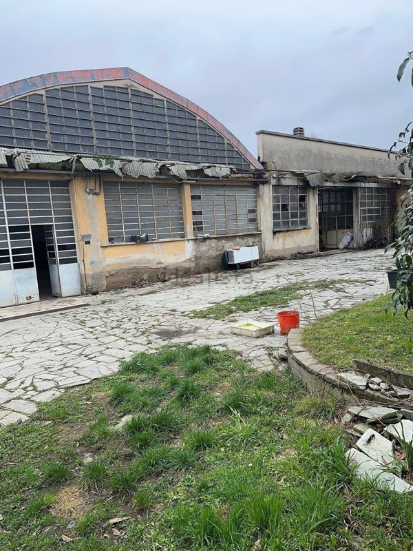 capannone in vendita a Besana in Brianza