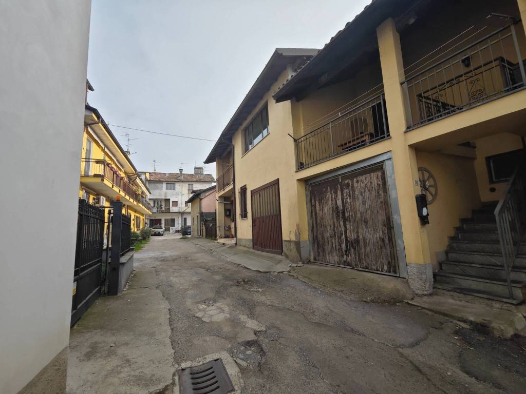 appartamento in vendita a Besana in Brianza in zona Calò