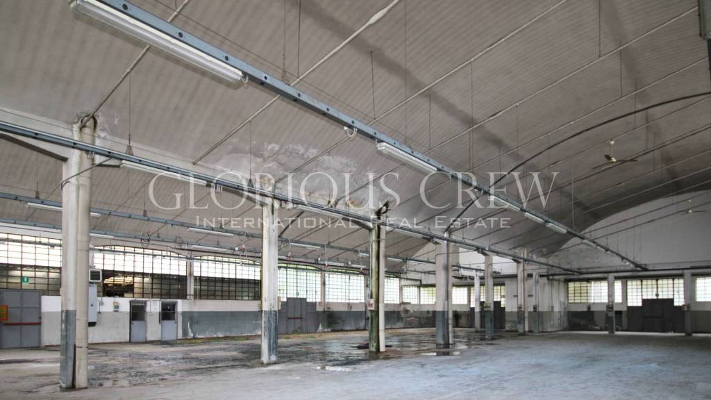locale commerciale in vendita a Besana in Brianza