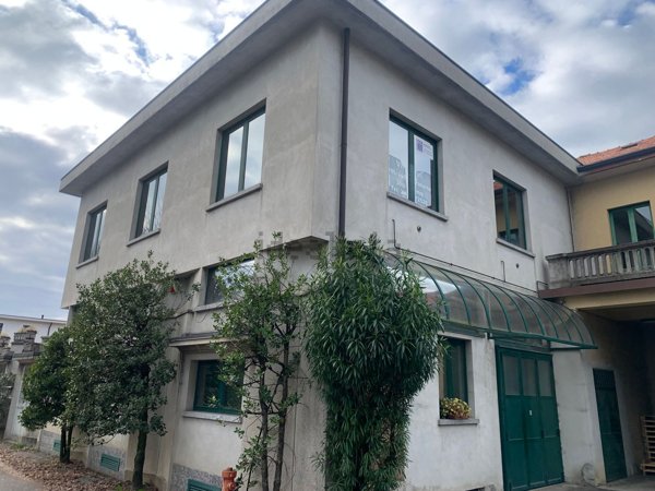 negozio in vendita a Besana in Brianza