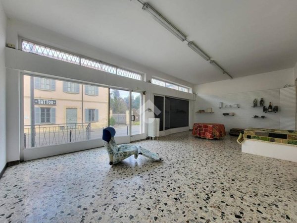 negozio in vendita a Besana in Brianza