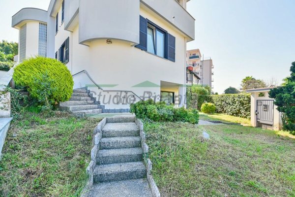 casa indipendente in vendita a Besana in Brianza