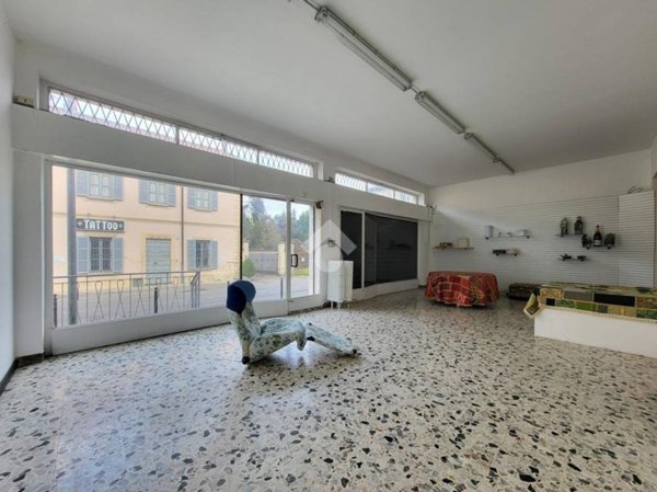negozio in vendita a Besana in Brianza