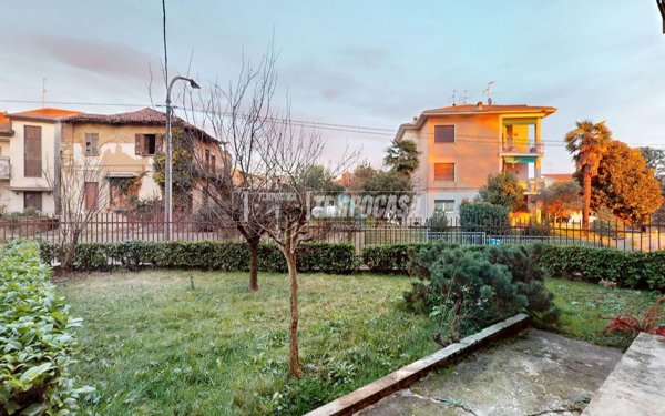 appartamento in vendita a Besana in Brianza in zona Montesiro