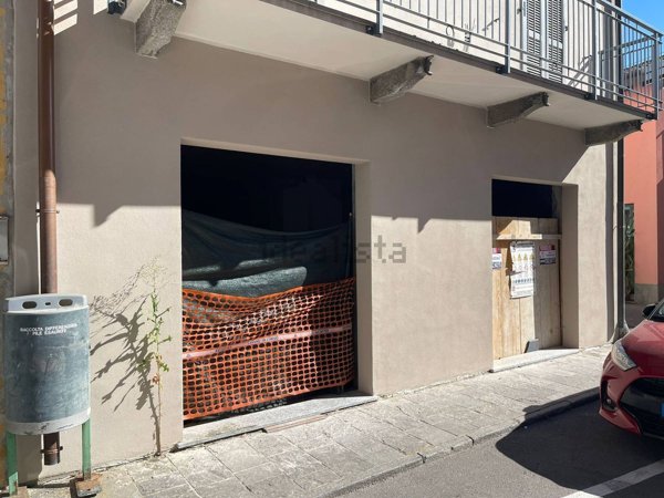 locale commerciale in vendita a Besana in Brianza