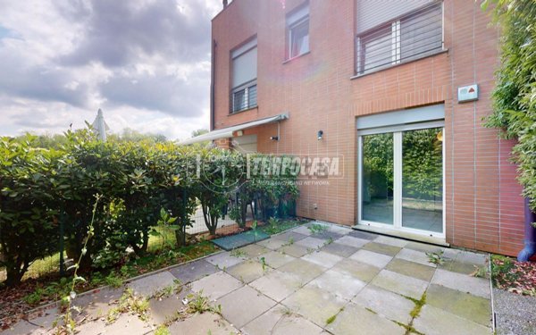 appartamento in vendita a Besana in Brianza in zona Montesiro