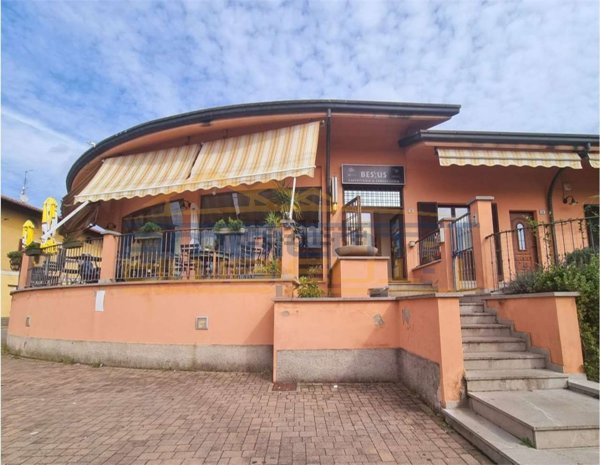 locale commerciale in vendita a Besana in Brianza