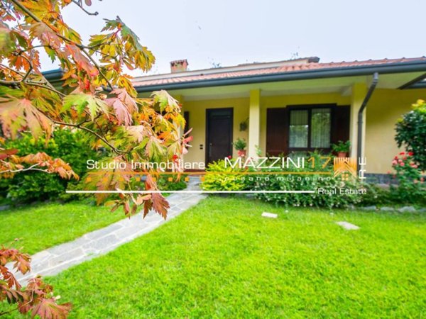 casa indipendente in vendita a Besana in Brianza in zona Villa Raverio