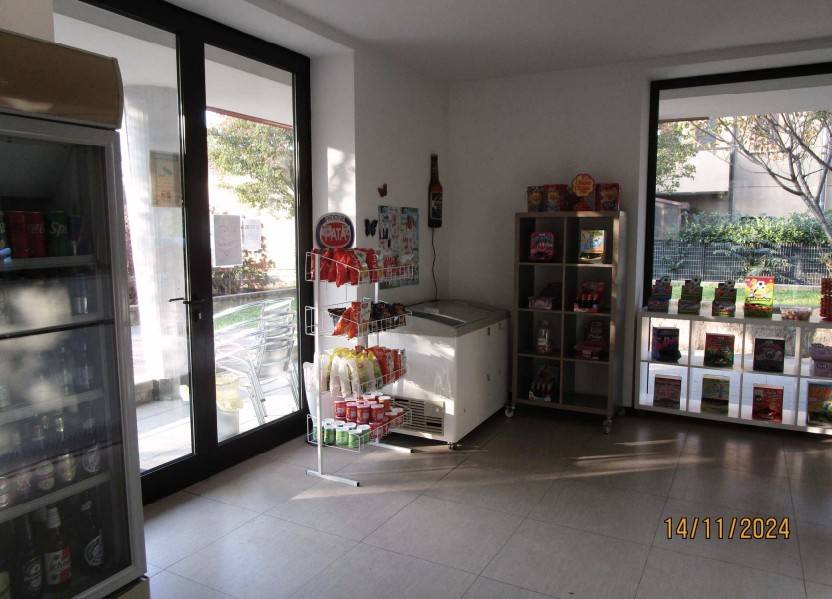 negozio in vendita a Besana in Brianza