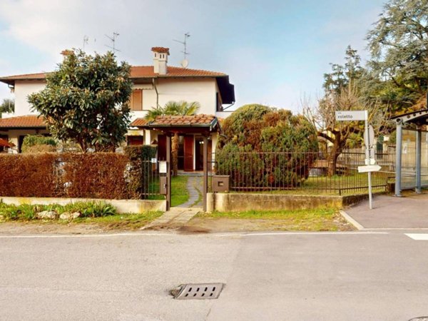 casa indipendente in vendita a Besana in Brianza in zona Villa Raverio