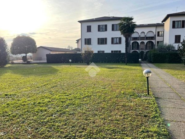 appartamento in vendita a Besana in Brianza in zona Villa Raverio