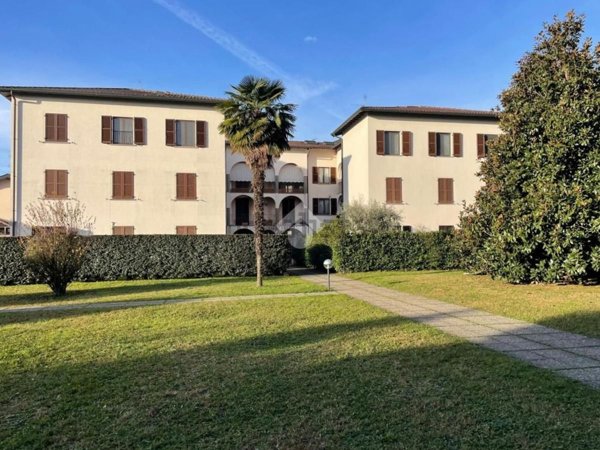 appartamento in vendita a Besana in Brianza in zona Villa Raverio