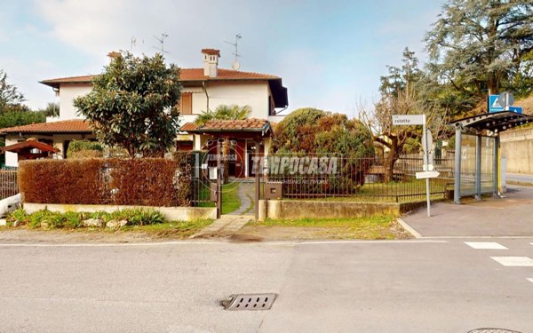 casa indipendente in vendita a Besana in Brianza in zona Villa Raverio