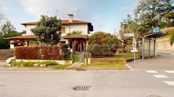 casa indipendente in vendita a Besana in Brianza in zona Villa Raverio