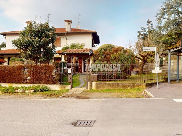 casa indipendente in vendita a Besana in Brianza in zona Villa Raverio