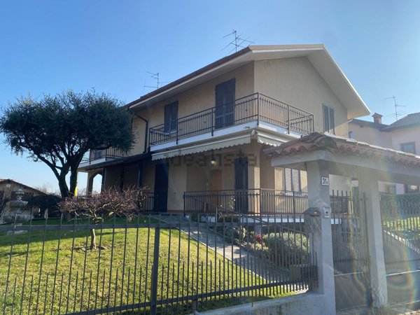 casa indipendente in vendita a Besana in Brianza