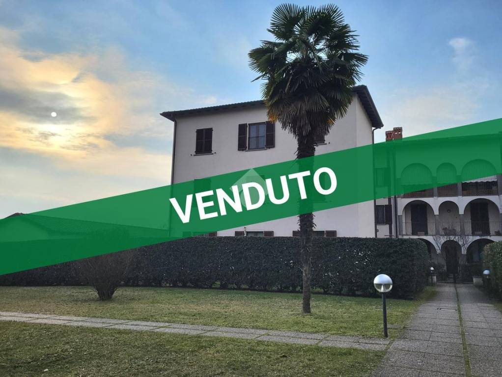 appartamento in vendita a Besana in Brianza in zona Villa Raverio